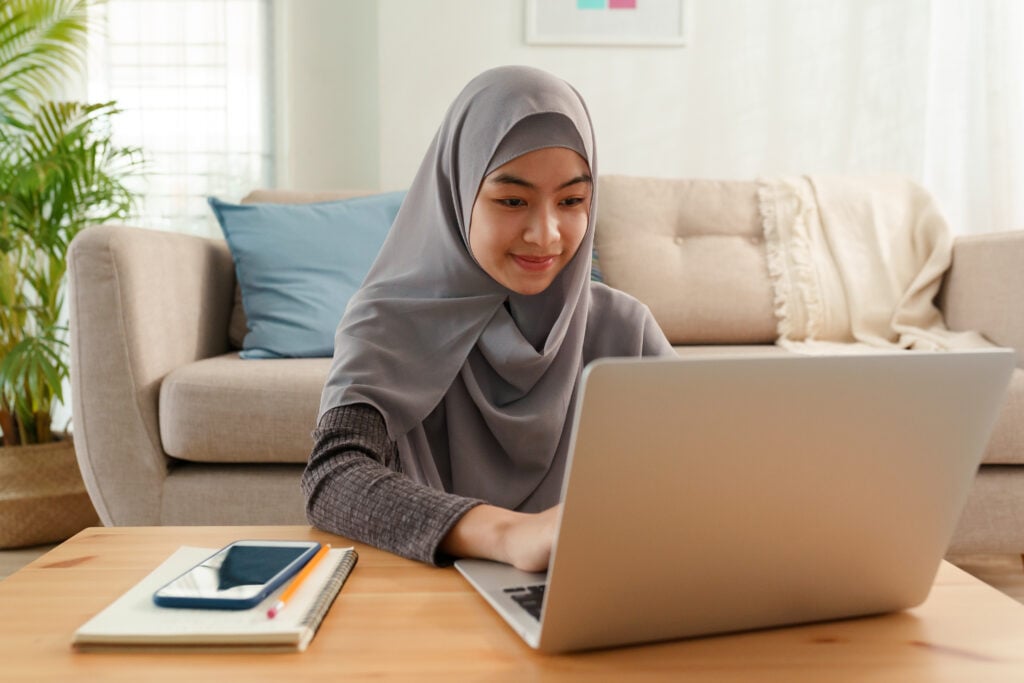 muslim,young,women,wear,hijab,using,computer,laptop,typing,work