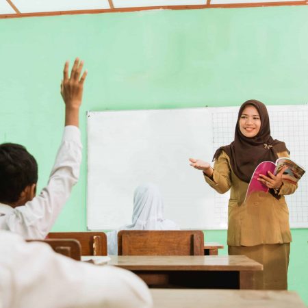 Student,Raising,Hands,In,Class,When,Teacher,Teaching.,Indonesian,School